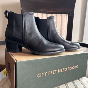 Roots chelsea boots, size 8.5